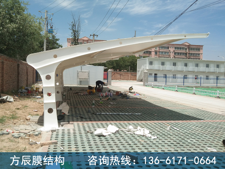 陜西省西安市草灘八路陜西建工項(xiàng)目部停車棚
